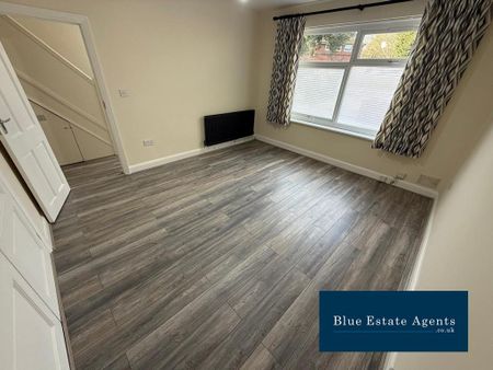 4 bedroom semi-detached house to rent - Photo 4