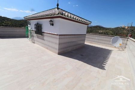 Luxury Villa for rent in Guaro, Andalusia - Photo 4