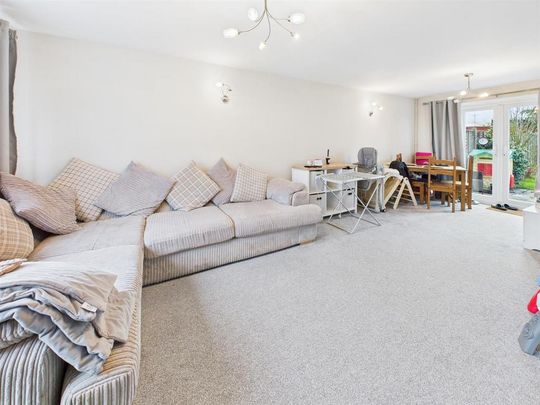 3 bedroom semi-detached house to rent - Photo 1