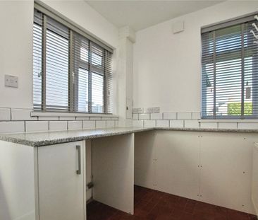 3 bedroom detached house to rent - Photo 3