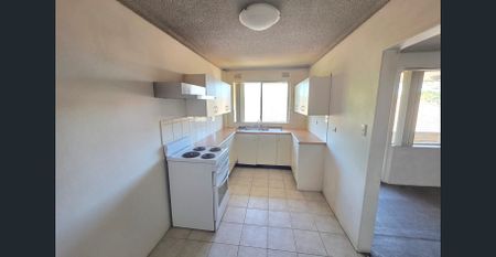 View Saturday at 10am - 10.15am - Photo 3