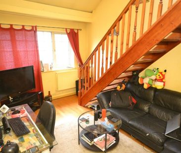 2 bed Flat for Rent - Photo 6
