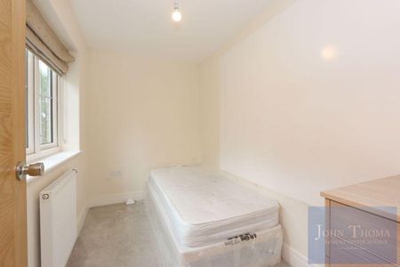 6 bedroom detached house to rent - Photo 4