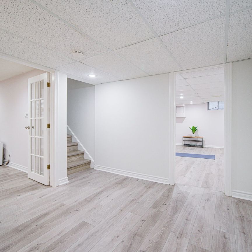 For Lease - 250 Belvenia Road, Burlington, Ontario - Photo 1