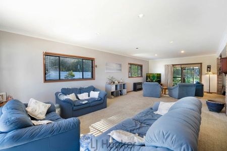 Spacious Family Home with Stunning Lake Views - Photo 3