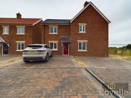 2 bedroom Semi-detached house To Let - Photo 5