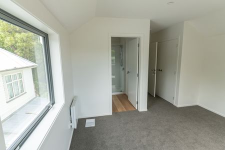 Brand-New Studio Complex - Only meters from the University! - Photo 4