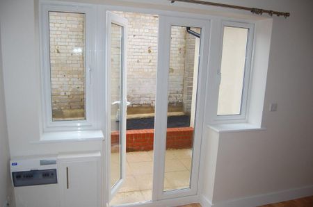 Studio to rent - Photo 3