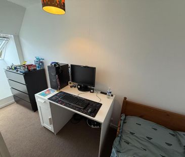 3 bedroom semi-detached house to rent - Photo 4