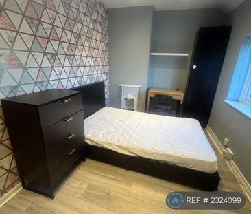 5 bedroom semi-detached house to rent - Photo 4