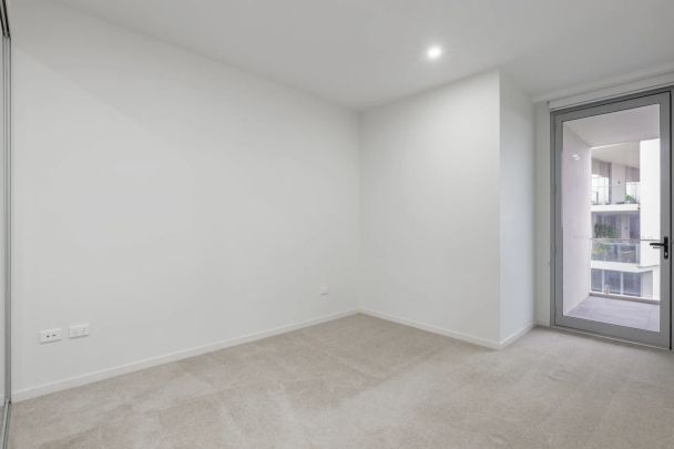 Executive apartment enjoys elevated views out to the skyline - Photo 1