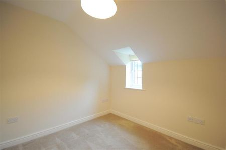 4 bedroom detached house to rent - Photo 4