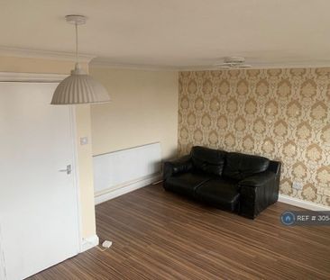3 bedroom maisonette to rent - Photo 2