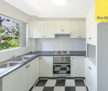 TWO BEDROOM APARTMENT IN PRIME LOCATION - Photo 5