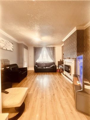 3 bedroom semi-detached house to rent - Photo 1