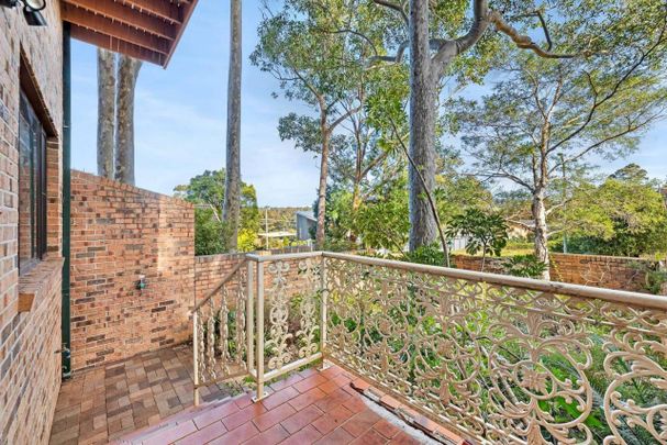 Stunning 3-Bedroom Townhouse in Denhams Beach - Photo 1