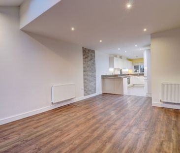 4 bedroom mid terraced house to rent - Photo 1