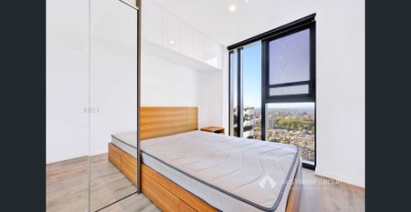 Furnished 2-Bedroom, 2-Bathroom Apartment in Swanston Central - Photo 5