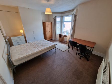 4 Bed Student Accommodation - Photo 3