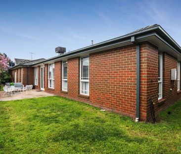 GREAT SIZED HOME | IDEAL LOCATION | STYLE AND COMFORT - Photo 5