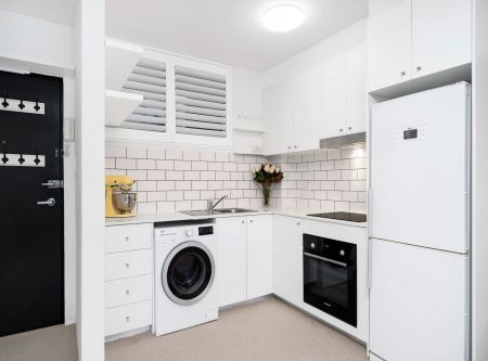 Enter Via Piper Lane - Light, Lifestyle & Location in Annandale - Photo 4