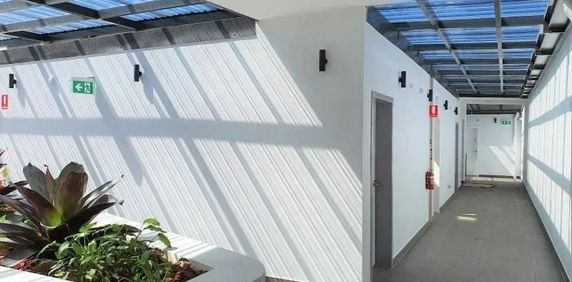 Impressive Studio Moments from the Beach & Shops - Photo 2