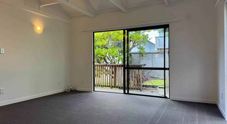 Titirangi - Titirangi, 1 bedroom standalone house - Photo 2