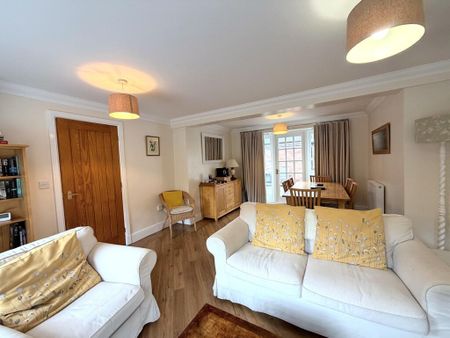 3 bedroom semi-detached to let - Photo 3