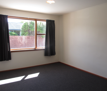 Sunny two-bedroom unit in Merivale - Photo 1