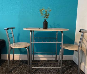 Hawkins Street Room 4 - Photo 4