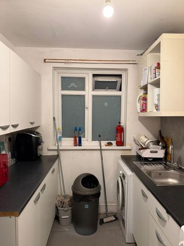 1 bedroom in a house share to rent - Photo 4