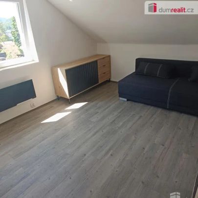Pronájem bytové jednotky o dispozici 1+kk, ul. Nádražní, Benešov nad Ploučnicí - Fotografie 1