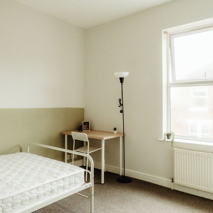 Room in a Shared House, Wilford Crescent East, NG2 - Photo 1