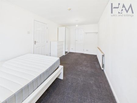 4 bedroom terraced house to rent - Photo 5