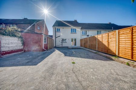 3 bedroom semi-detached house to rent - Photo 2