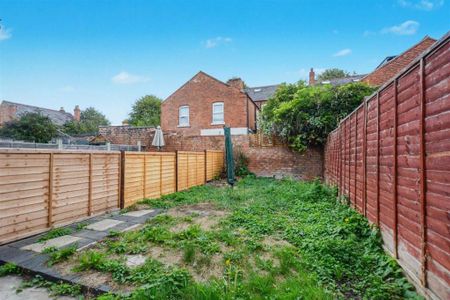 2 bedroom terraced house to rent - Photo 3