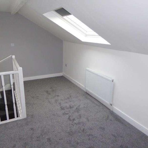 Woodview Place, Beeston, LS11 - Photo 1