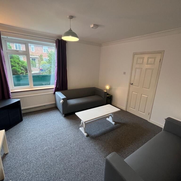 5 bedroom house to rent - Photo 1