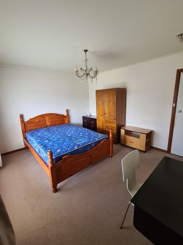 4-bedroom shared house / townhouse, Military Road - Photo 2