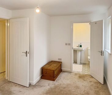 3 bedroom House To Let Total Size: 851 SQ FT - Photo 3