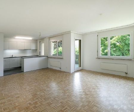 Balkon mit Abendsonne, moderne Küche offen zu Wohnzimmer - Photo 2
