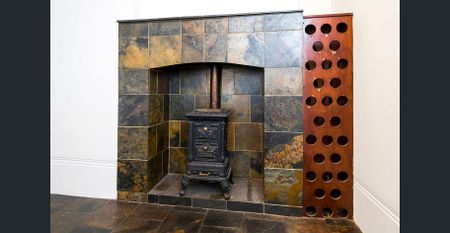 Character home 3-bedroom, & Pool - Photo 5