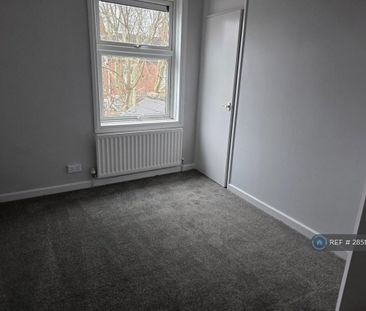 2 bedroom end of terrace house to rent - Photo 2