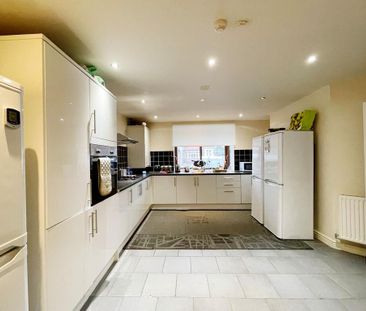 1 bedroom in a house share to rent - Photo 6