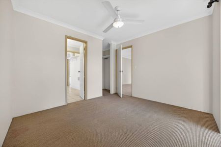 NEAT AND TIDY 3 BEDROOM HOME. 1 WEEK FREE RENT for 12mth LEASE - Photo 4