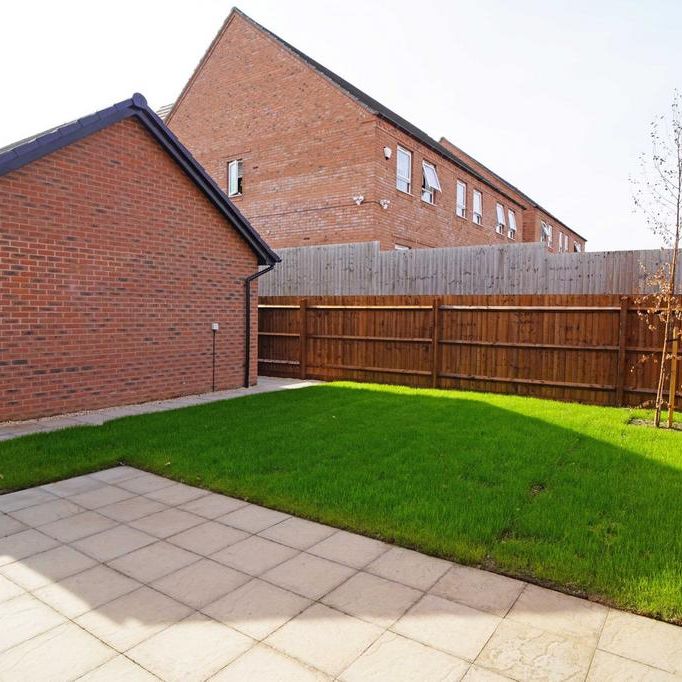 4 bedroom semi-detached house to rent - Photo 1