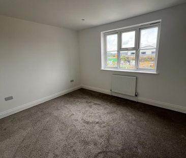 2 bedroom end of terrace house to rent - Photo 5