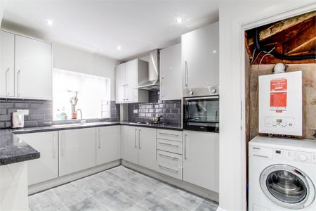 4 bed semi-detached house to rent in Blossom Way, West Drayton, UB7 - Photo 2
