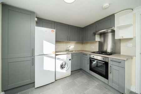 3 bedroom flat to rent - Photo 3