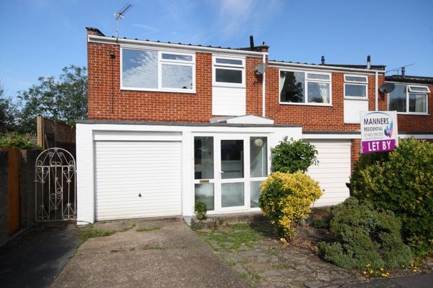 Lampeter Close, Woking - Photo 1